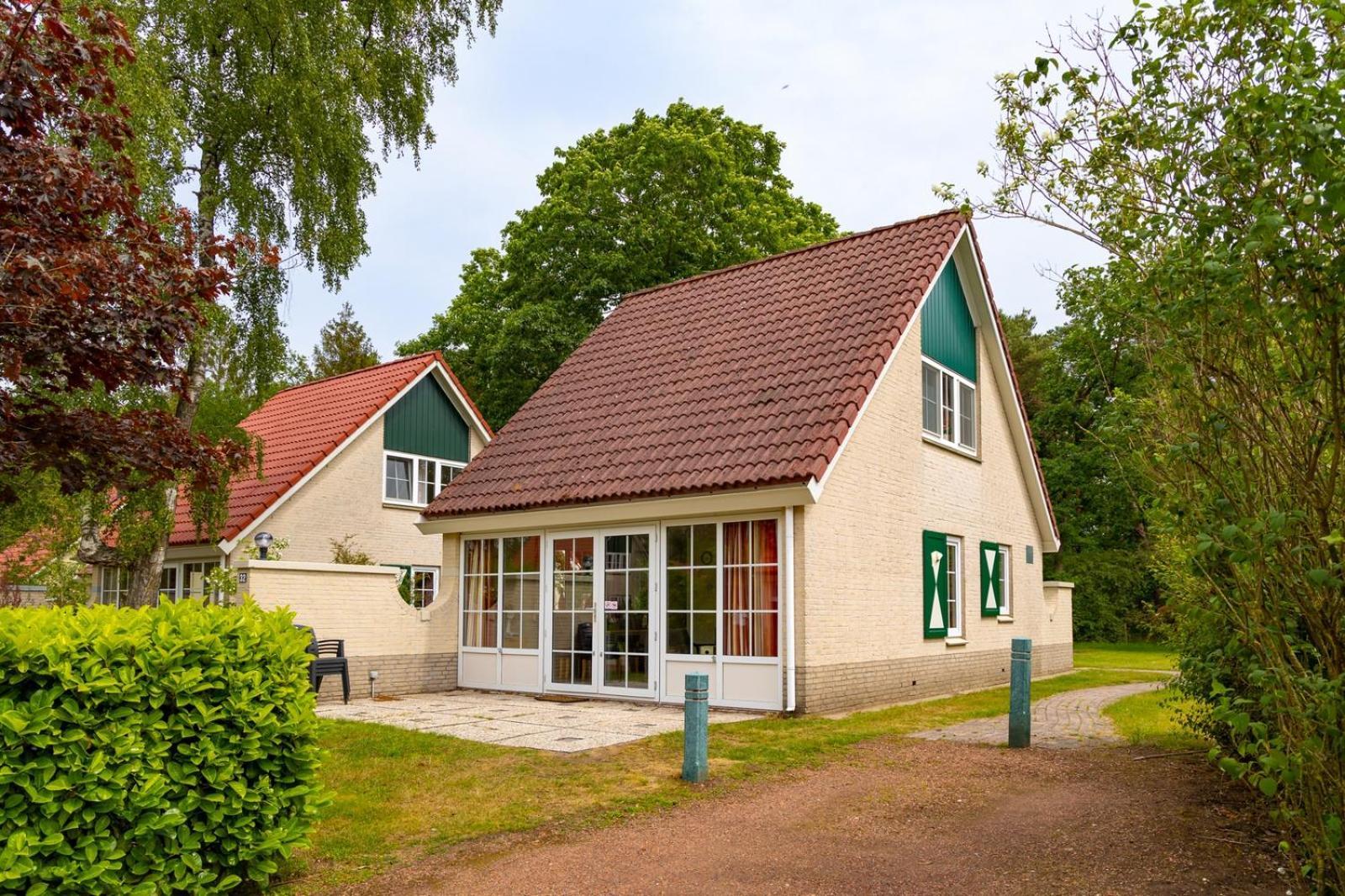 Bungalow - 6 Personen Gelegen In De Nabije Omgeving Van Avonturenpark Hellendoorn En De Prachtige Sallandse Heuvelrug En Eelerberg Eksteriør billede