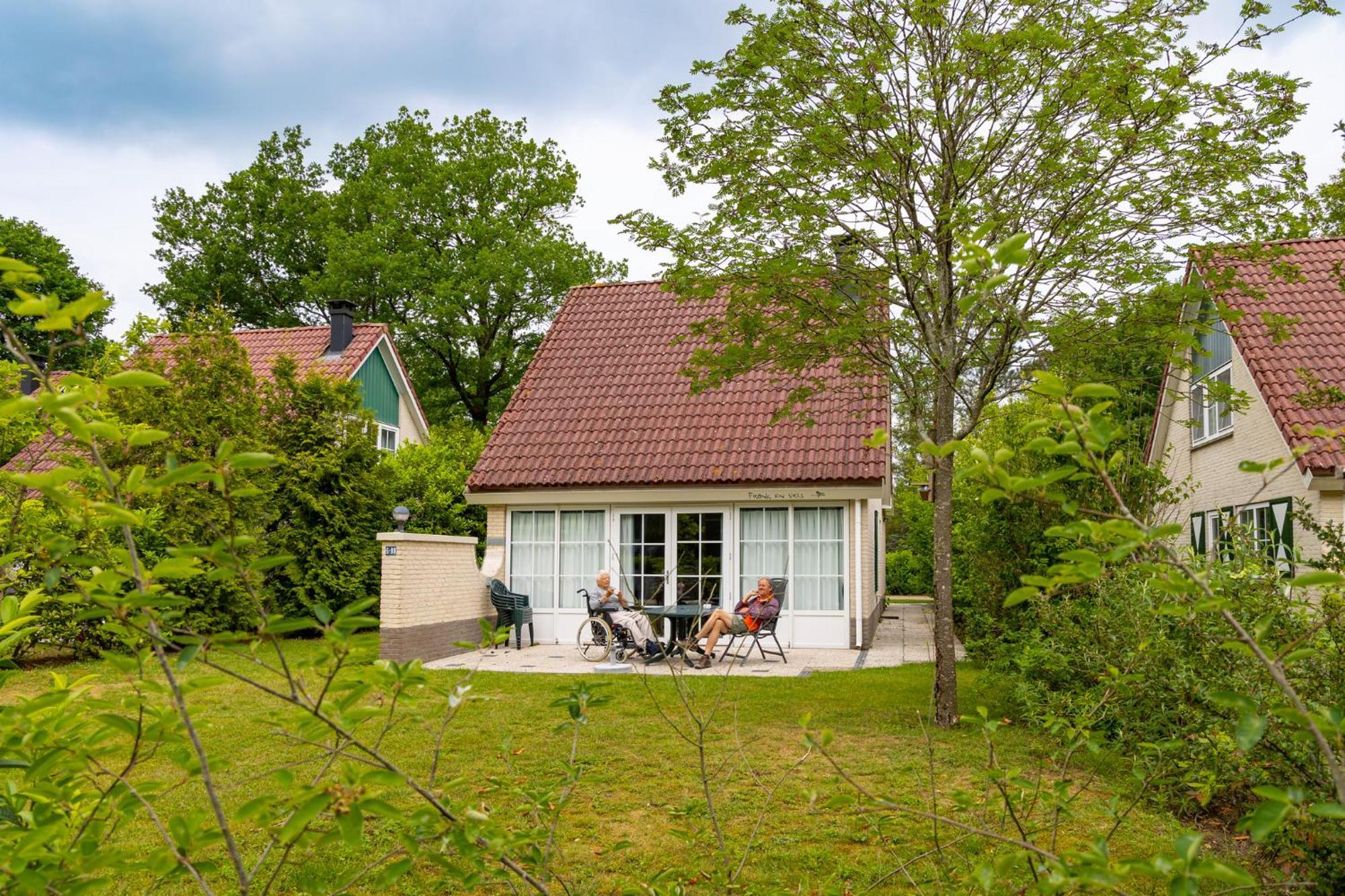 Bungalow - 6 Personen Gelegen In De Nabije Omgeving Van Avonturenpark Hellendoorn En De Prachtige Sallandse Heuvelrug En Eelerberg Eksteriør billede